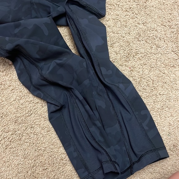 NWOT Lululemon 21” crop camo side mesh - Picture 5 of 8